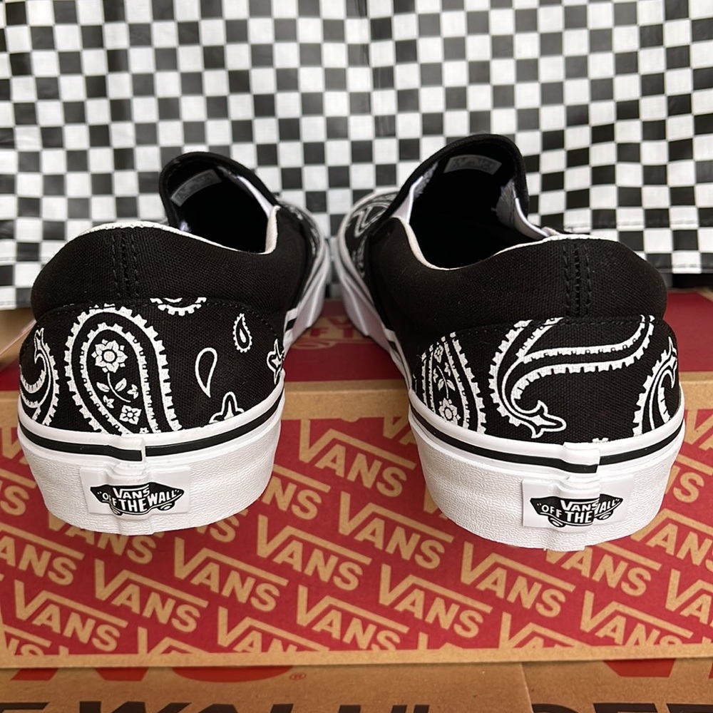 Vans Men’s Classic Slip On Peace Paisley Black/True White sneakers - Picture 14 of 16